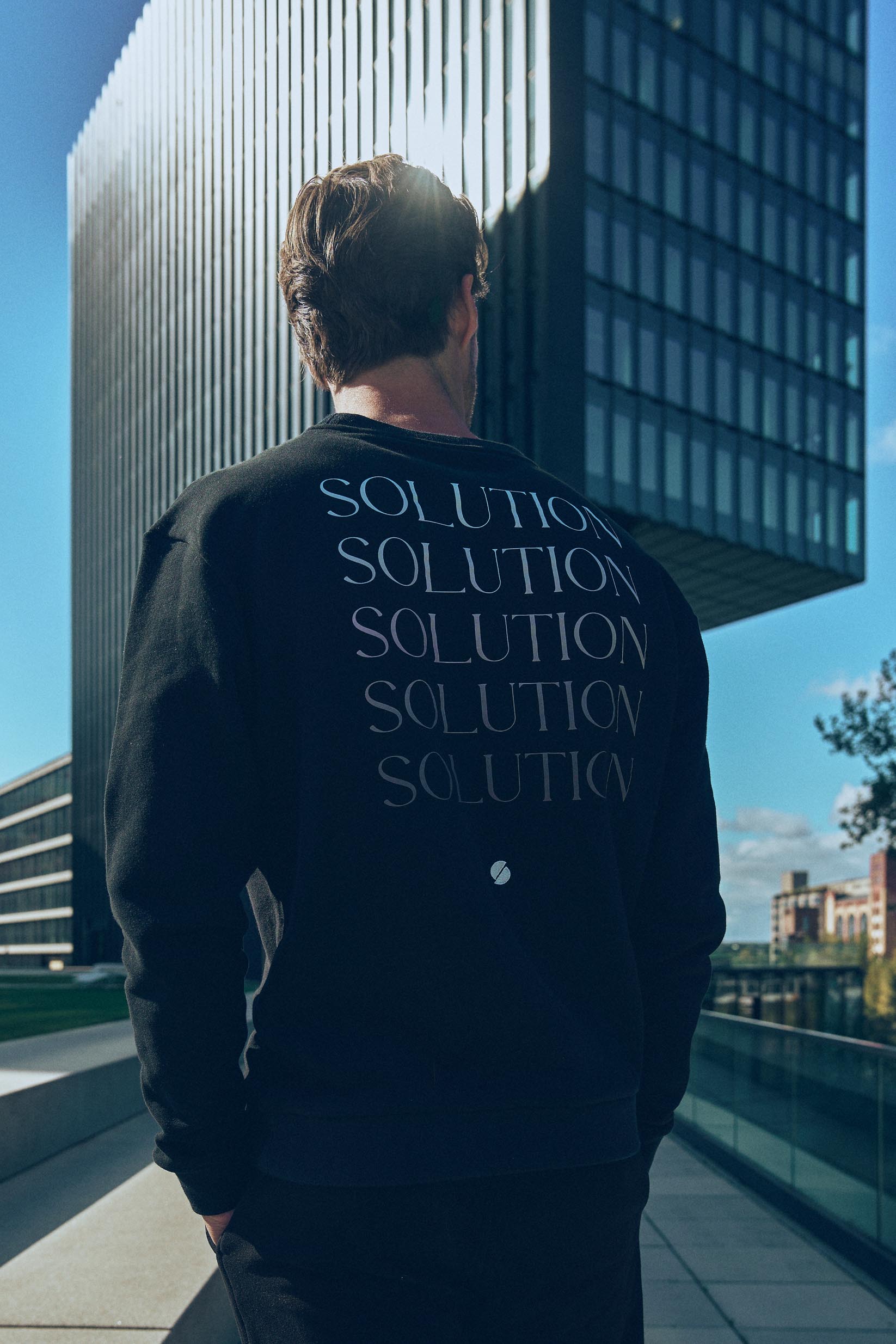 Kreativer Rundhalsausschnitt in Schwarz