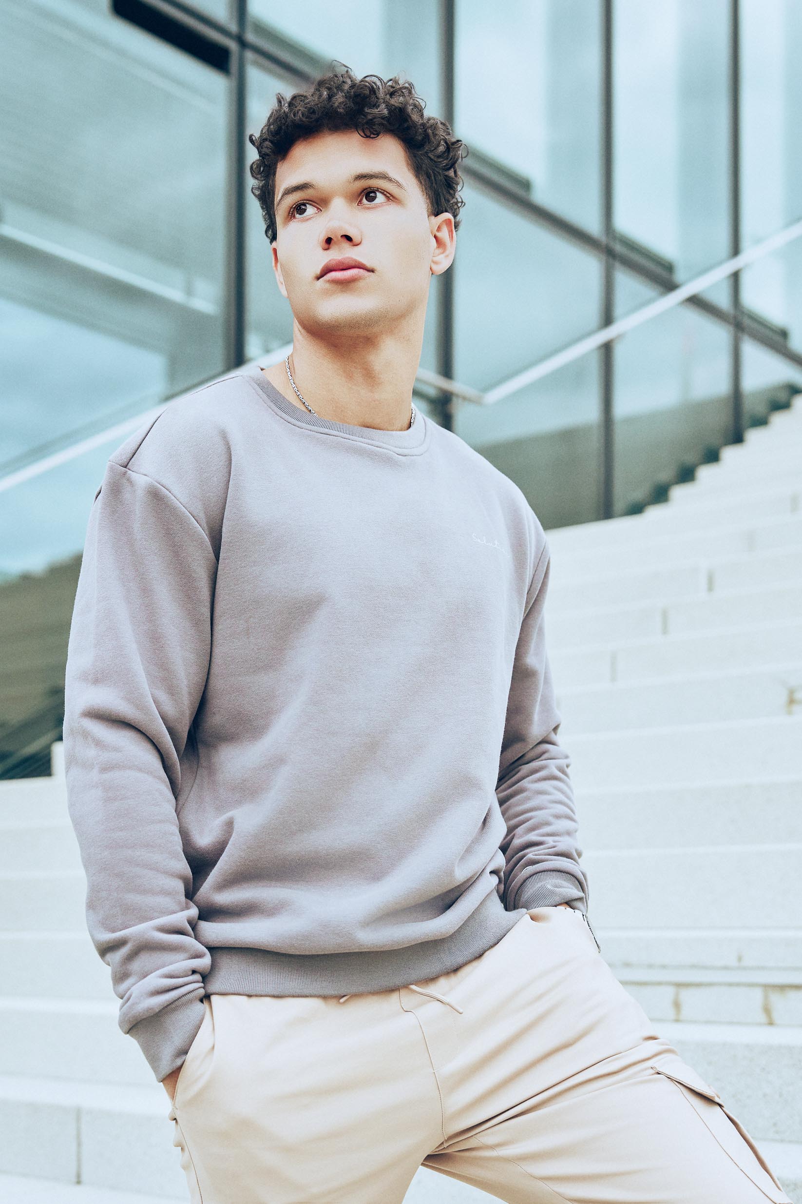 Essential Crewneck Grau