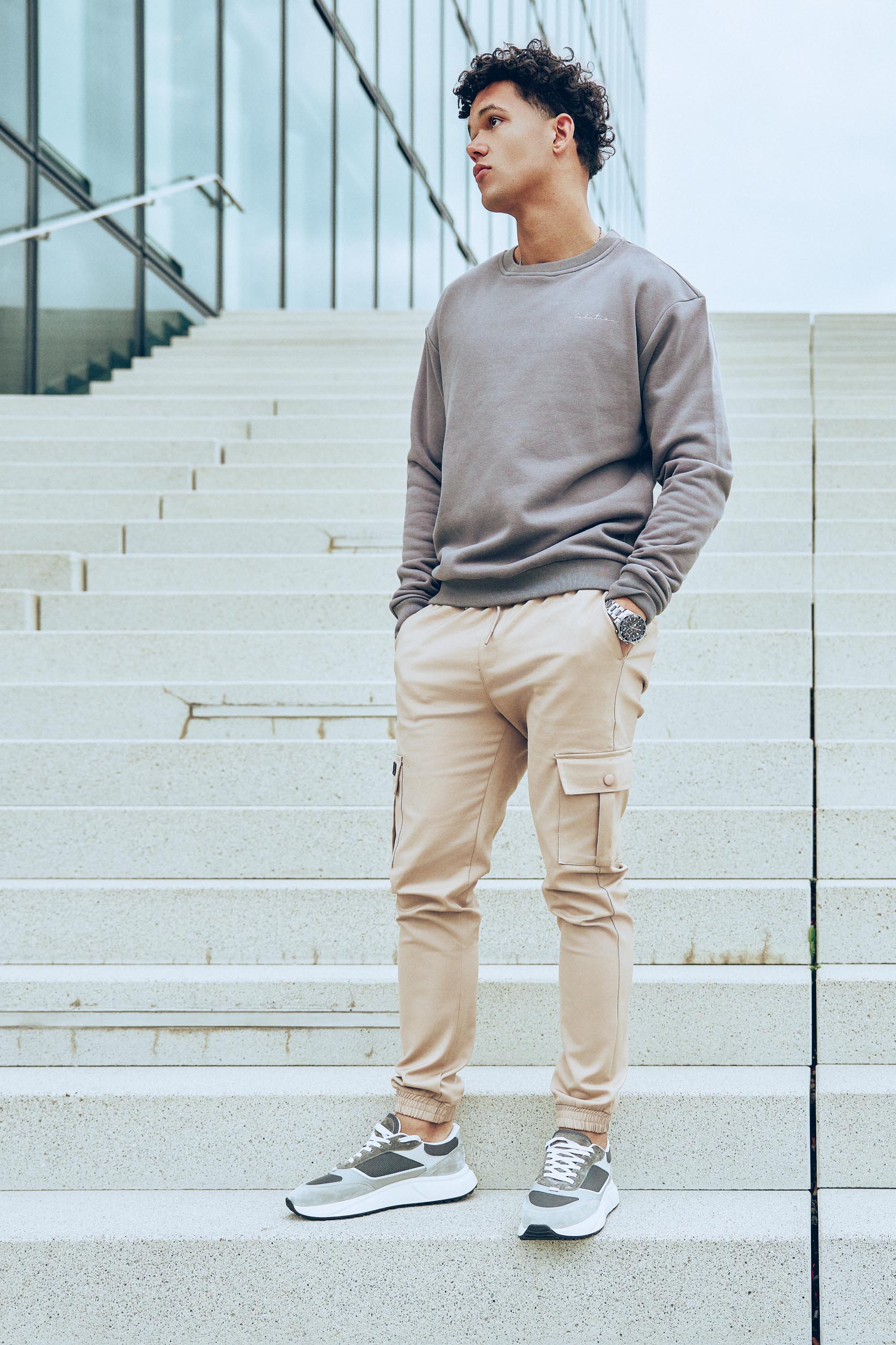 Essential Crewneck Grau