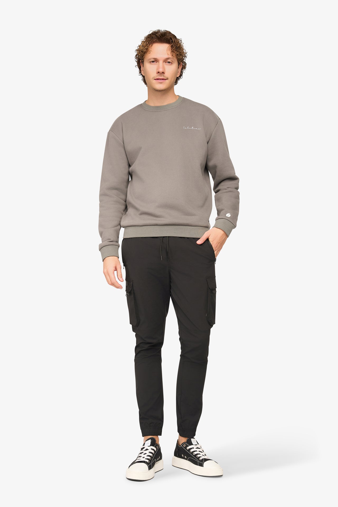 Essential Crewneck Grau